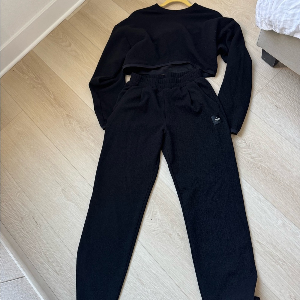 ALO Yoga Black Cozy Sweat Set - Picture 1 of 5